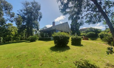 VENTA DE CASA DE 3 DORMITORIOS EN PINARES PUNTA DEL ESTE