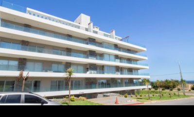 VENTA DE APARTAMENTO DE 1 DORMITORIO FRENTE AL MAR EN MANSA PUNTA DEL ESTE