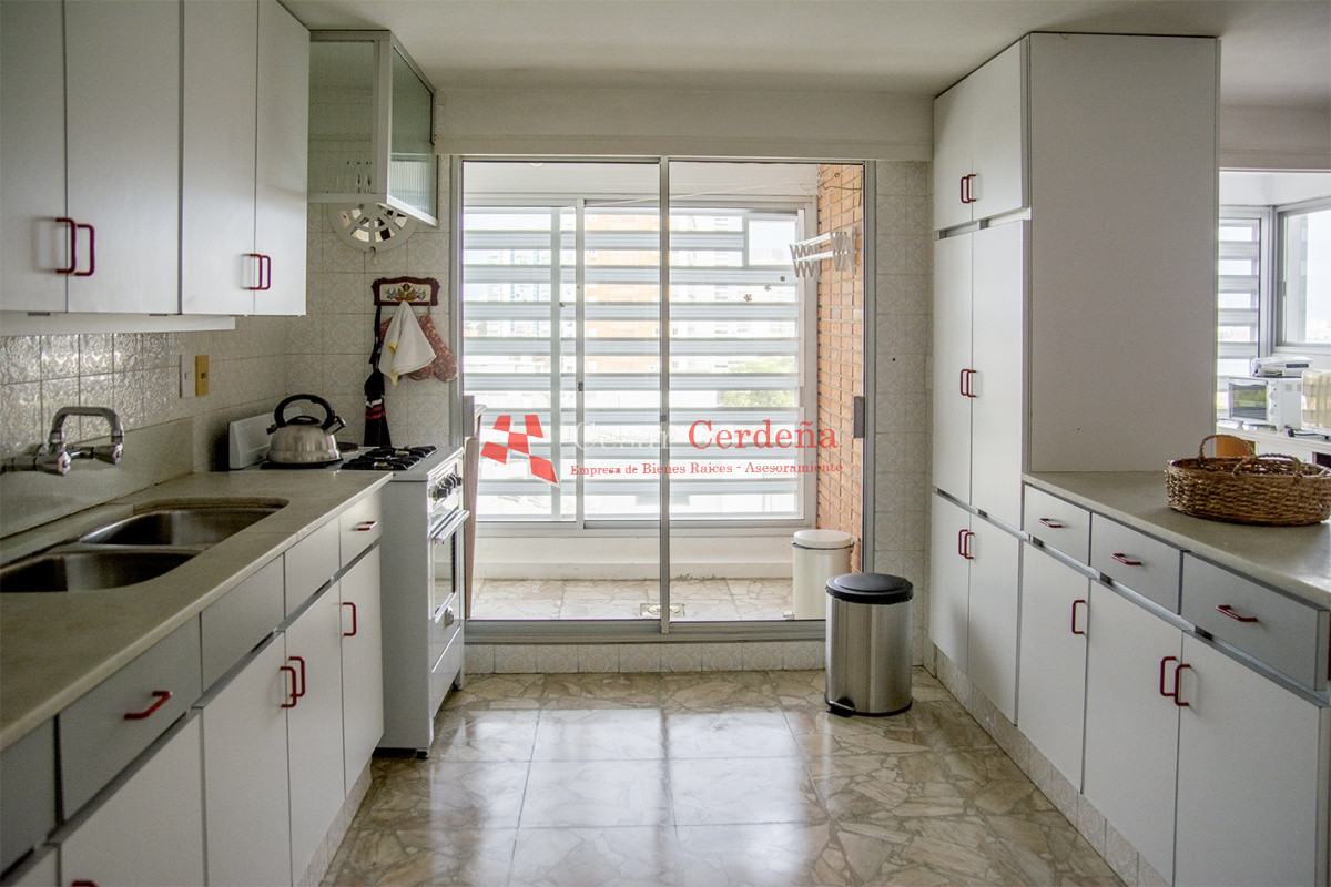 Apartamento ID.1995 - VENTA - Departamento de 3 dormitorios en venta frente al mar, torre emblematica