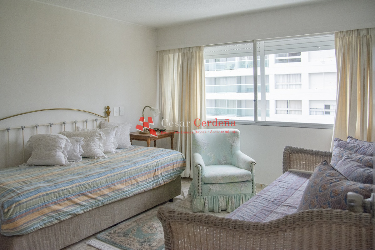 Apartamento ID.1995 - VENTA - Departamento de 3 dormitorios en venta frente al mar, torre emblematica