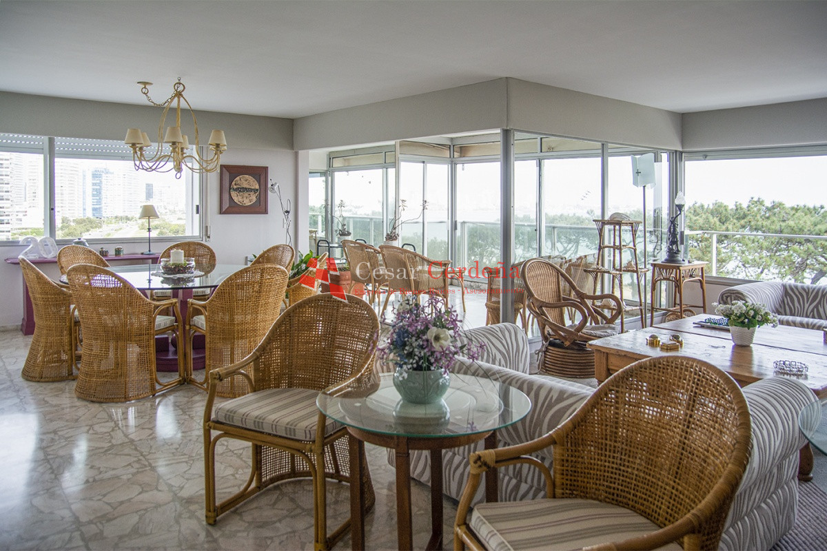 Apartamento ID.1995 - VENTA - Departamento de 3 dormitorios en venta frente al mar, torre emblematica