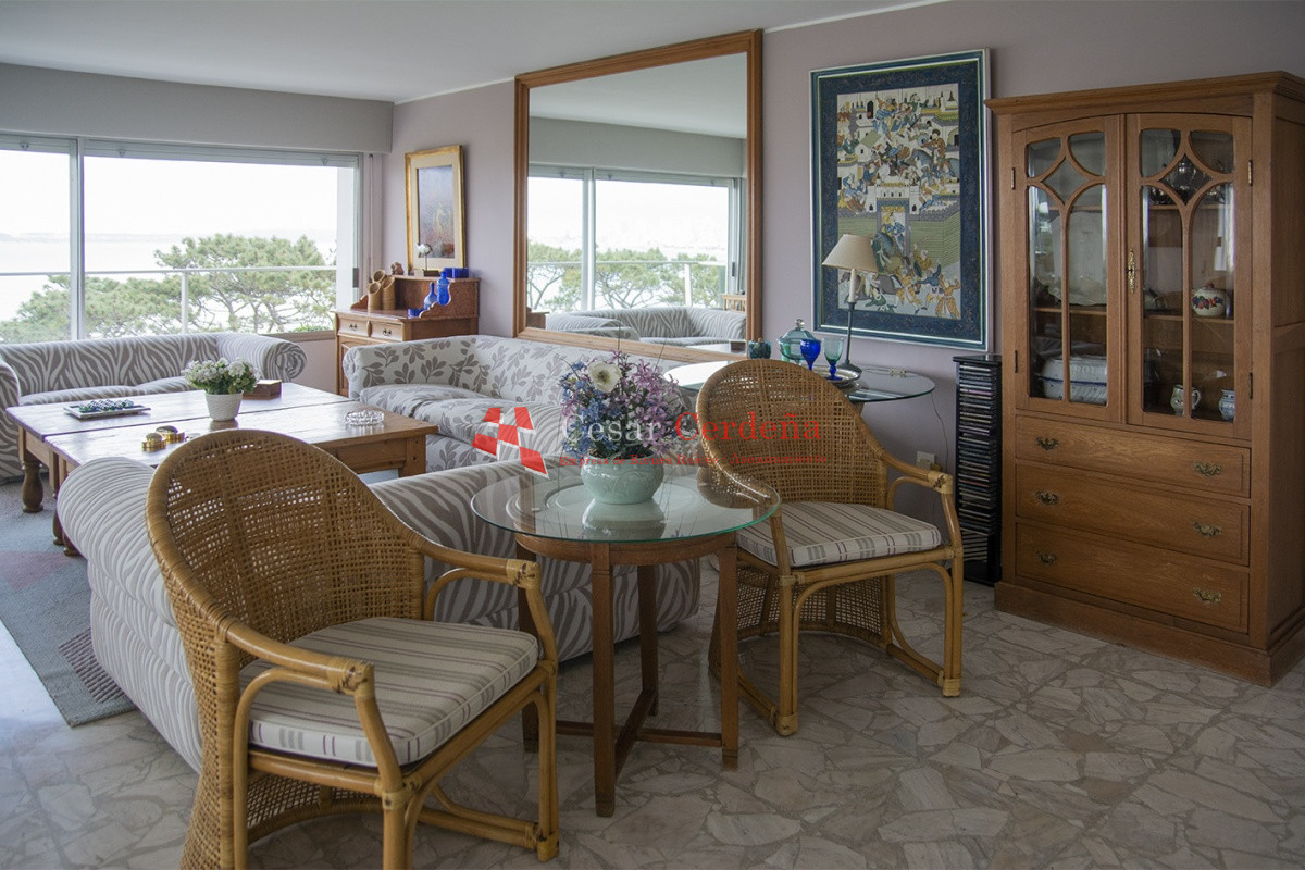Apartamento ID.1995 - VENTA - Departamento de 3 dormitorios en venta frente al mar, torre emblematica