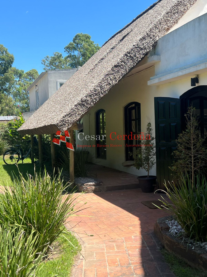 Casa ID.1920 - VENTA - Amplia casa a la venta en Punta del Este de 6 dormitorios en el Tesoro a 200 mts de ruta 10