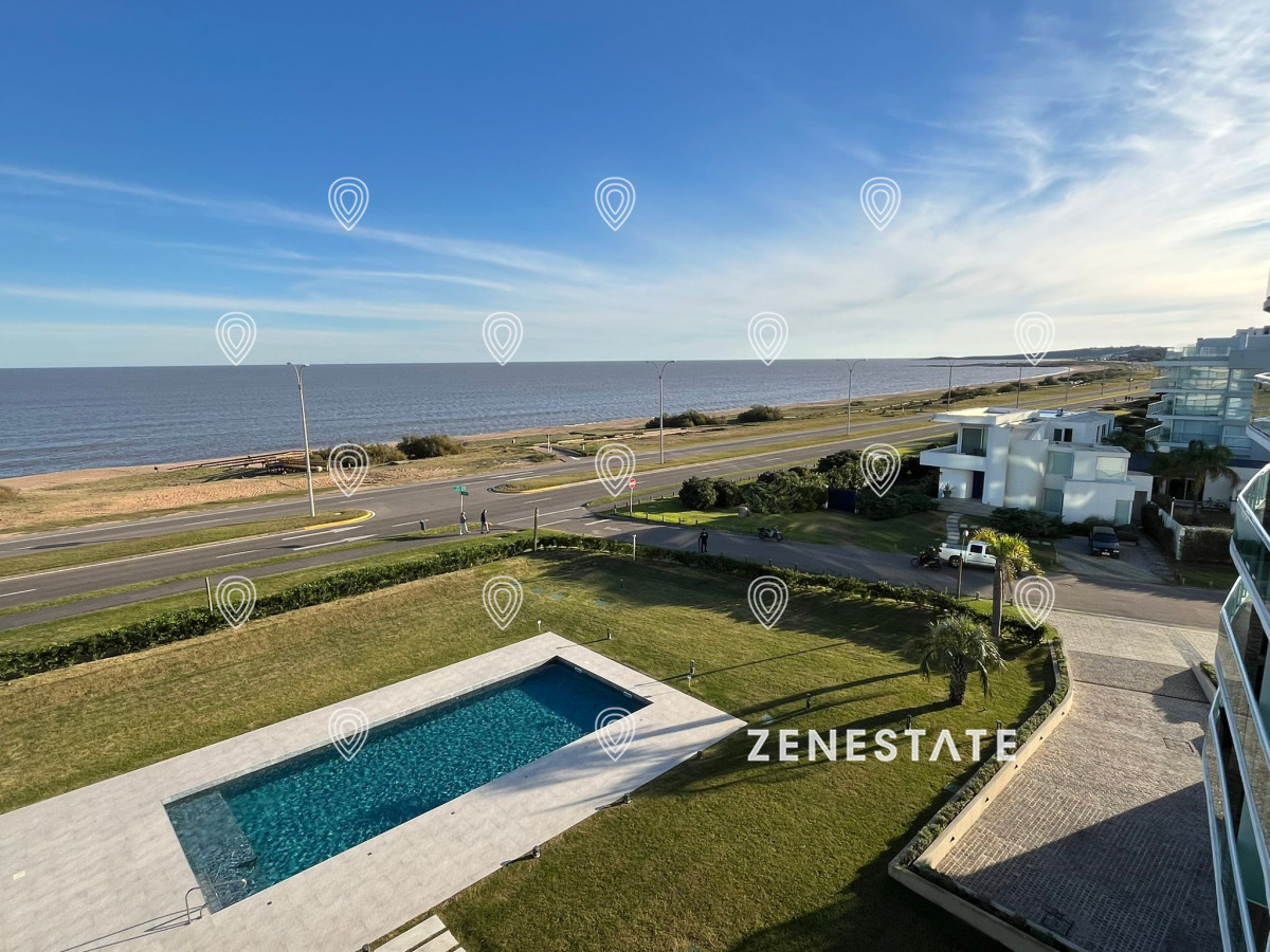 Apartamento de 2 dormitorios en Playa Mansa , Punta del este  - ZEN5134A