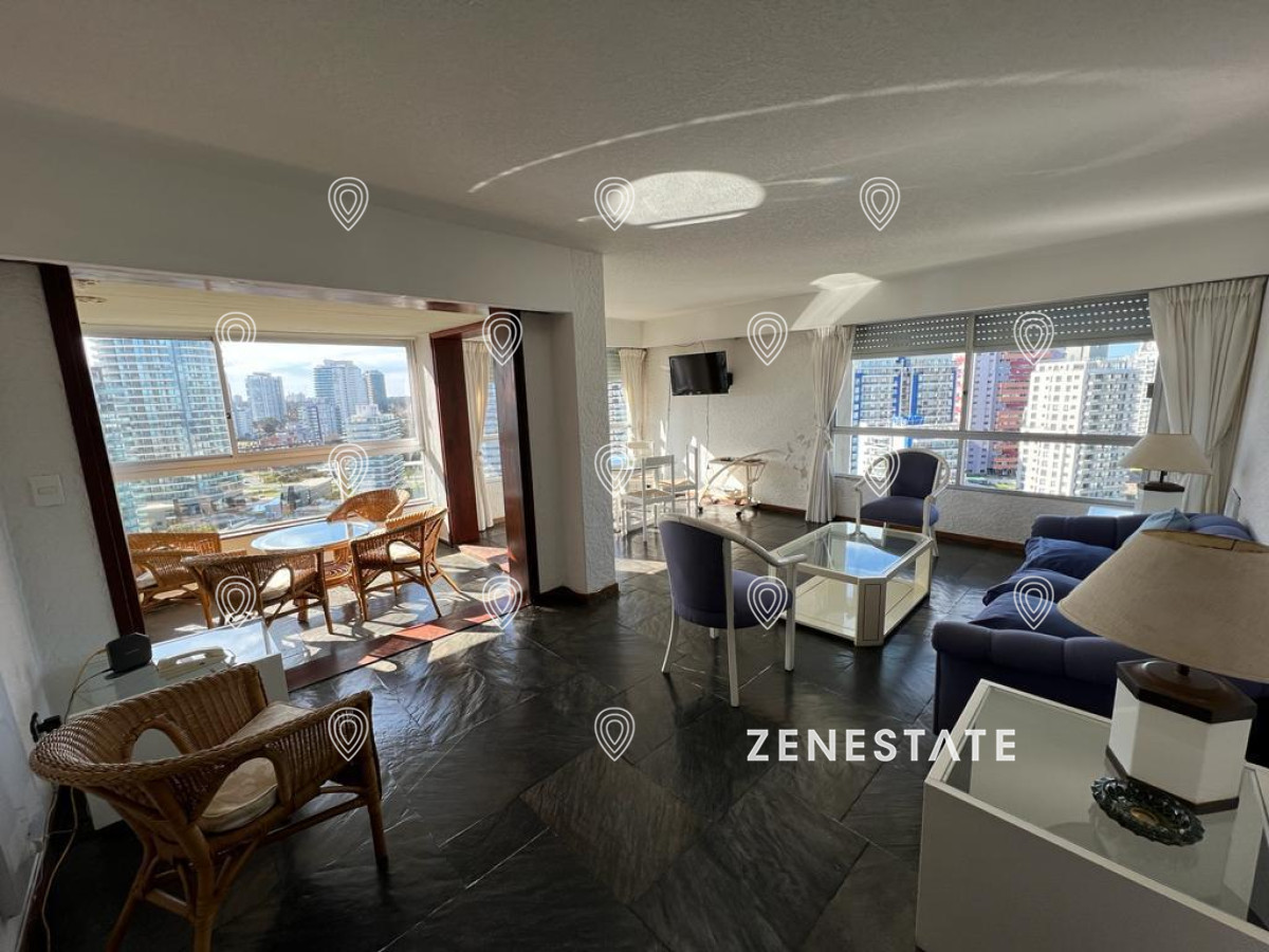 Apartamento en Venta de 3 dormitorios en parada 2 de playa brava, cerca de servicios en Punta del Este  - ZEN6657A