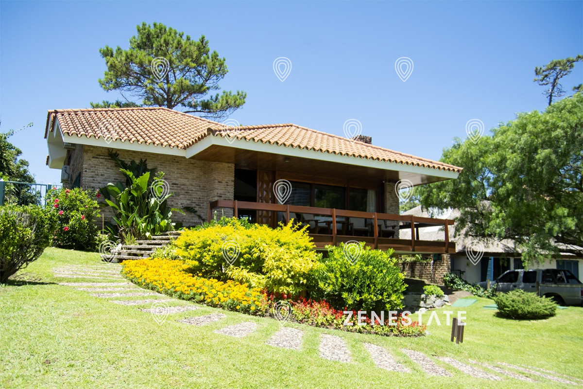 hermosa casa en venta a pocos metros del mar. - zen3597c
