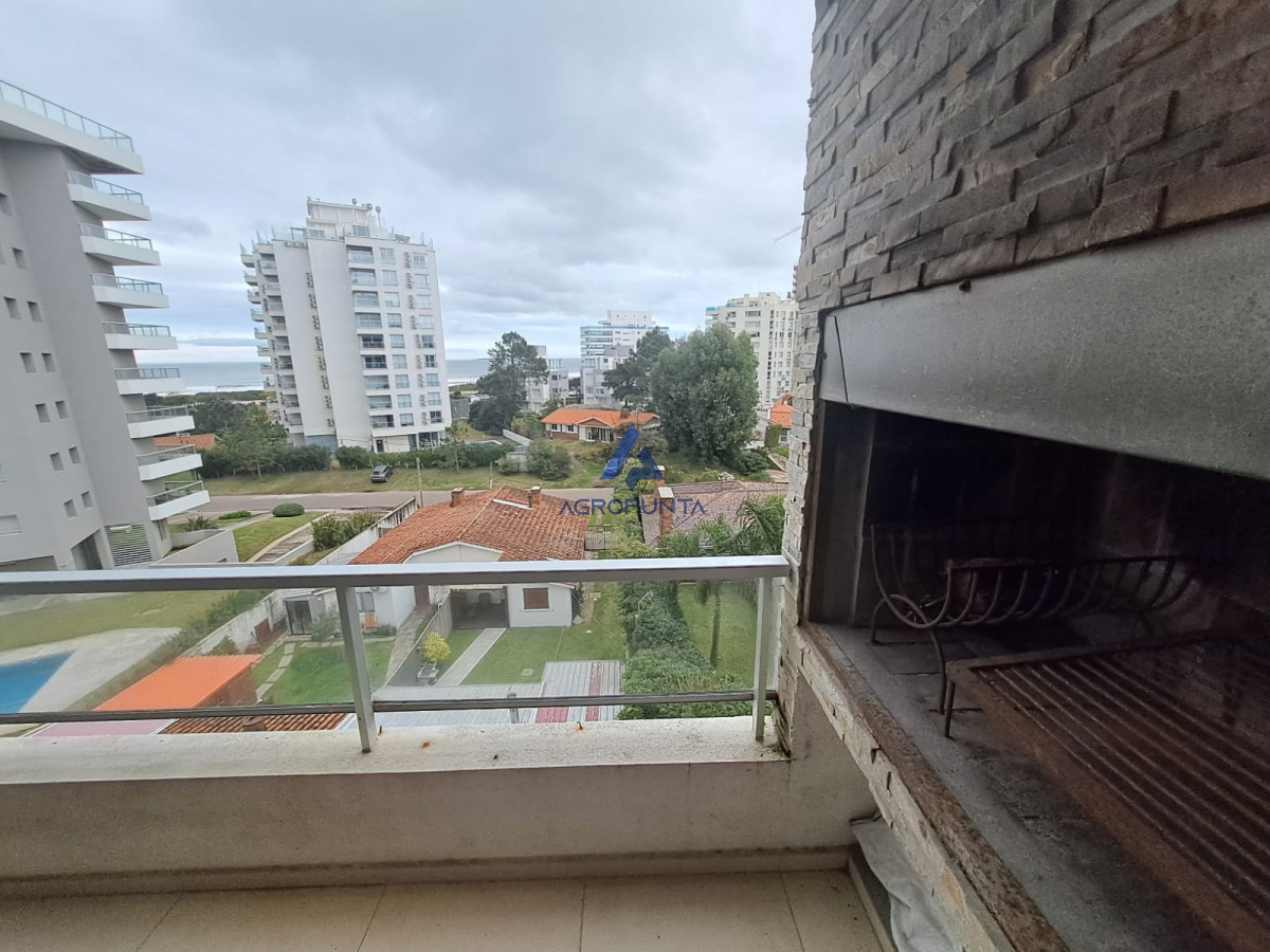 Apartamento en venta de 2 dormitorios en suite en Torre Moon,  Punta del Este - AGP9418A