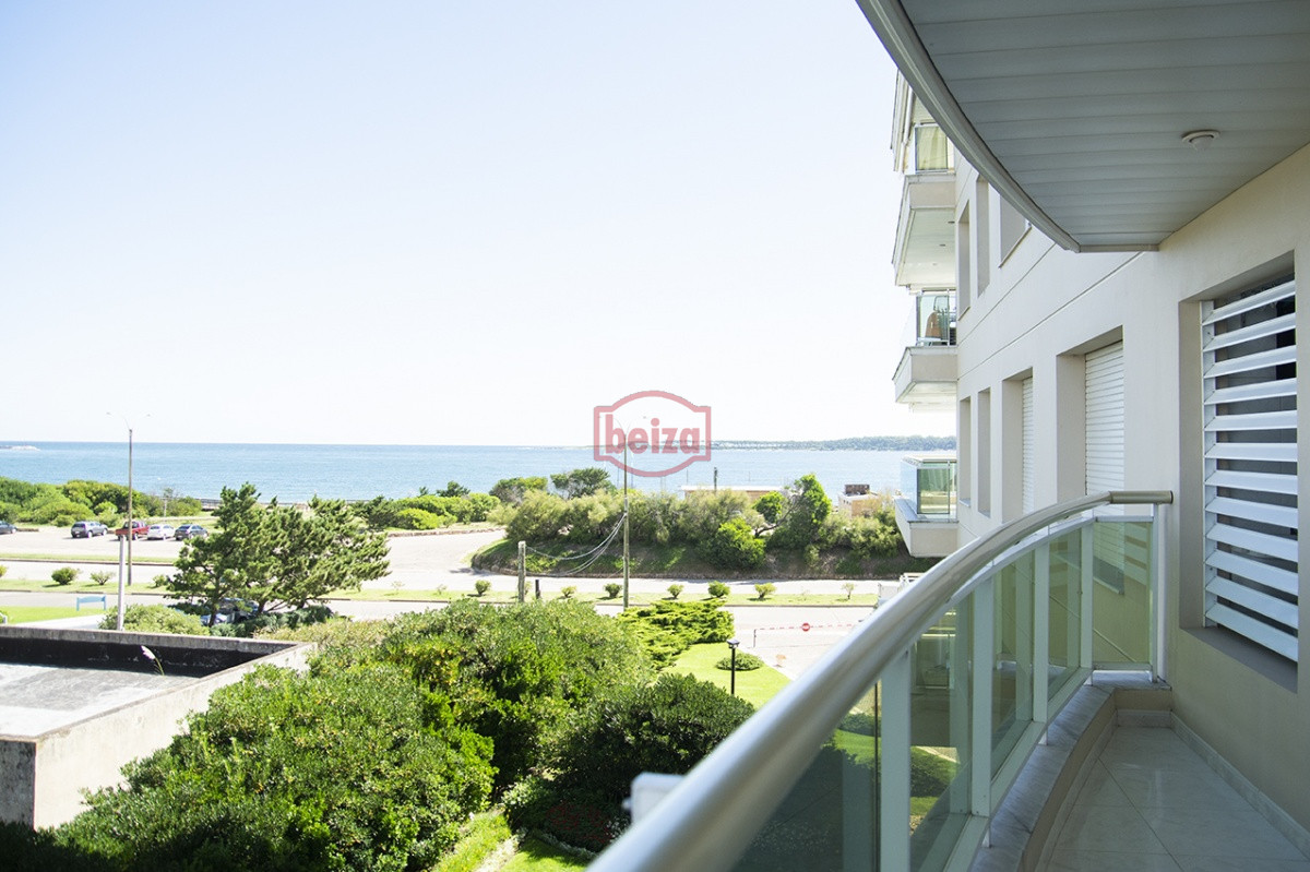 Apartamento ID.165451/apartamento-en-venta-y-alquiler-en-playa-mansa - Departamento de 3 dormitorios en Punta del Este