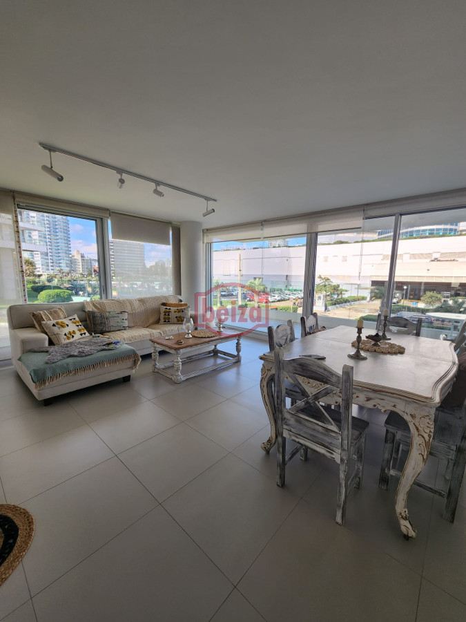 Apartamento ID.165836 - Departamento de 2 dormitorios en venta a metros de Playa Mansa.