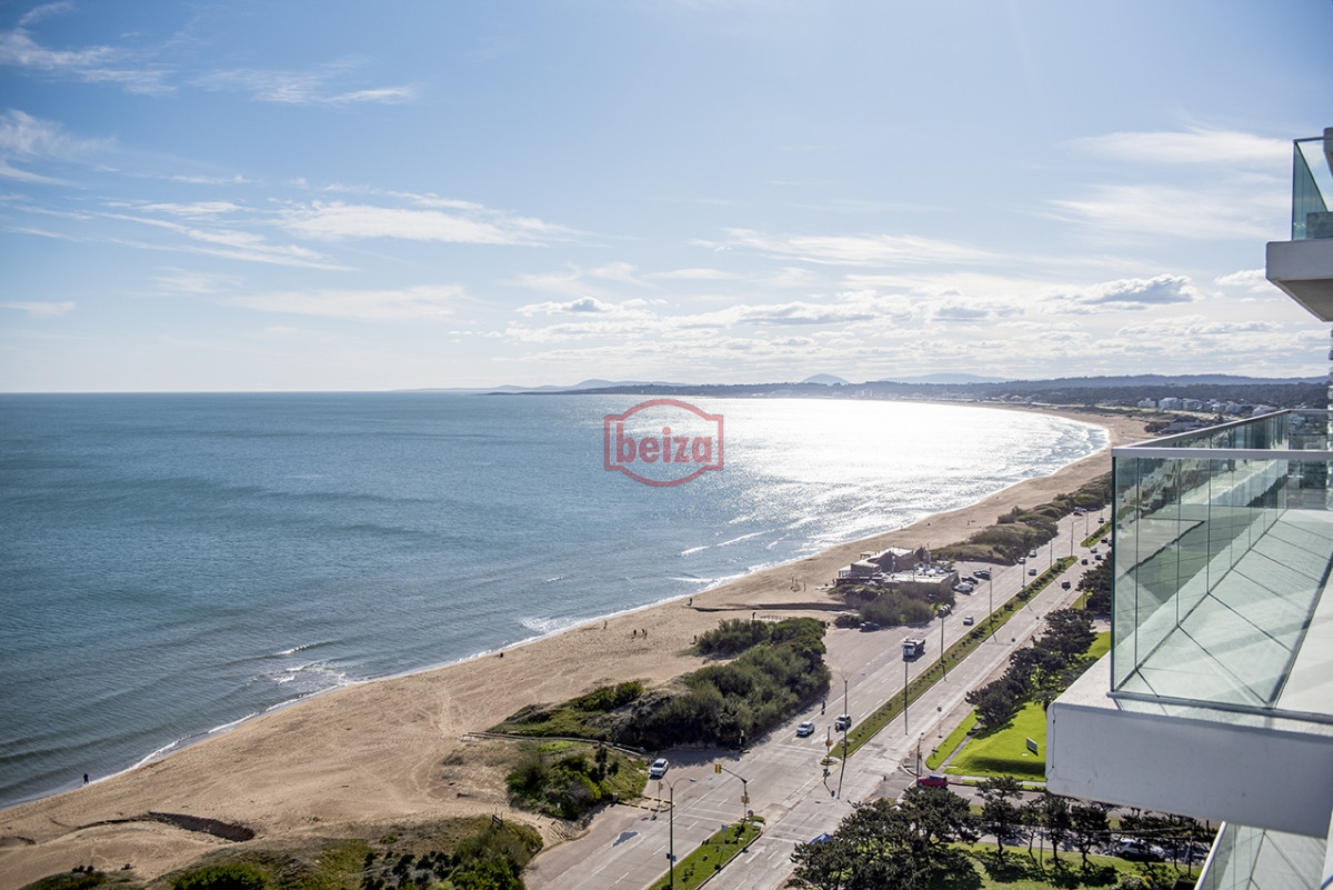 Apartamento ID.166725/Penthouse-en-VENTA,-3-dormitorios-en-suite- -Dependencia,-vista-180°. - VENETIAN, PRIMERA FILA PLAYA MANSA , PUNTA DEL ESTE, FRENTE AL MAR