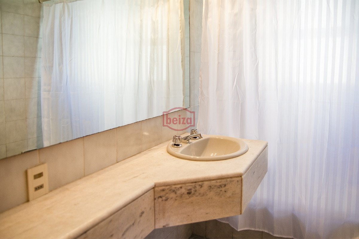 Apartamento ID.165574/Apartamentos-en-Alquiler--Beiza-Propiedades - Hermoso Departamento en venta con agradable vista.