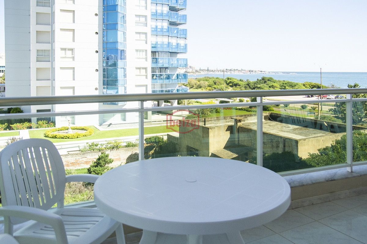 Apartamento ID.165451/apartamento-en-venta-y-alquiler-en-playa-mansa - Departamento de 3 dormitorios en Punta del Este