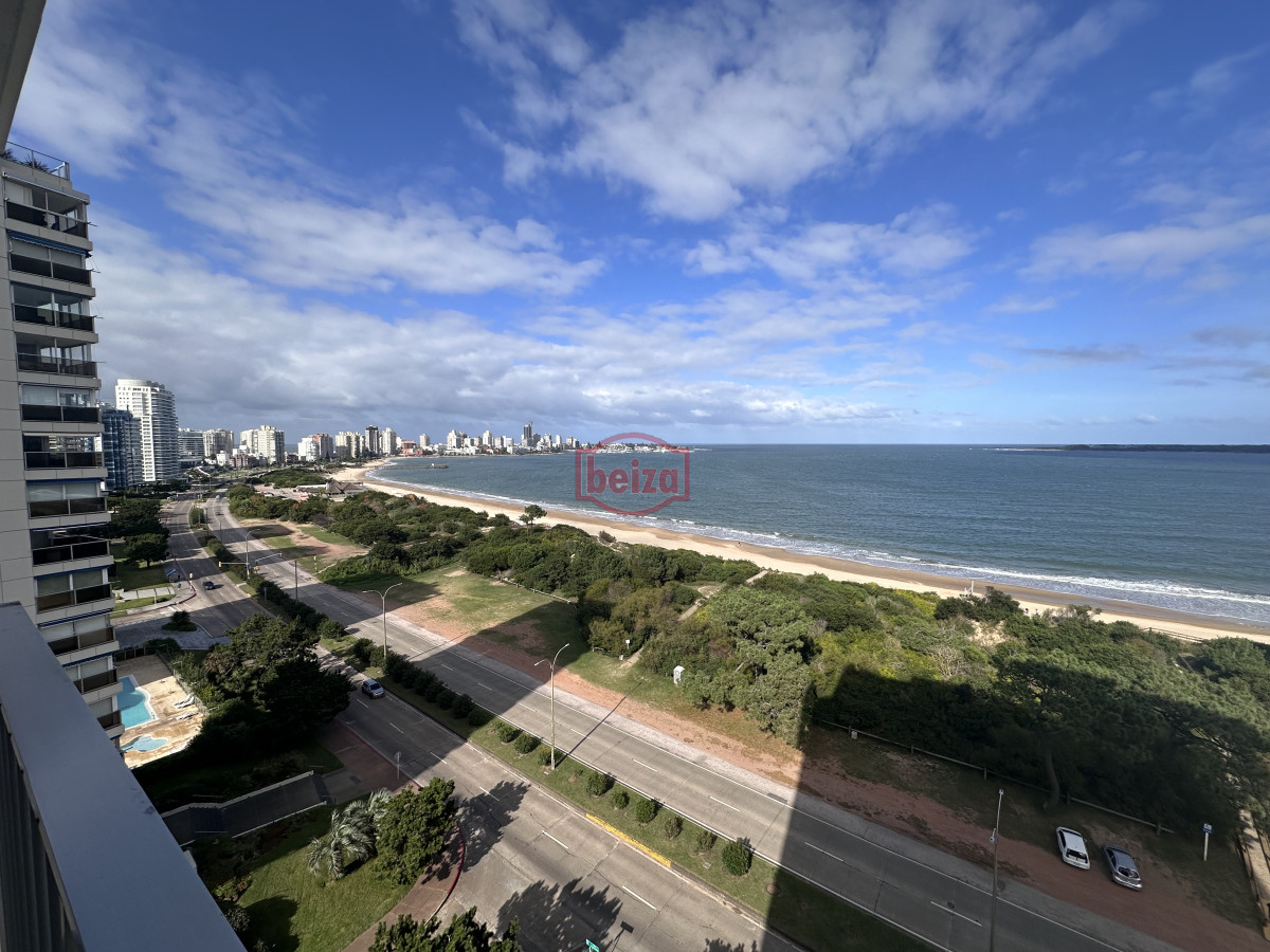 Apartamento ID.166823/Roosevelt-3-dormitorios-con-hermosa-vista. - Frente al Mar,  2 dormitorios RECICLADO, Punta del Este