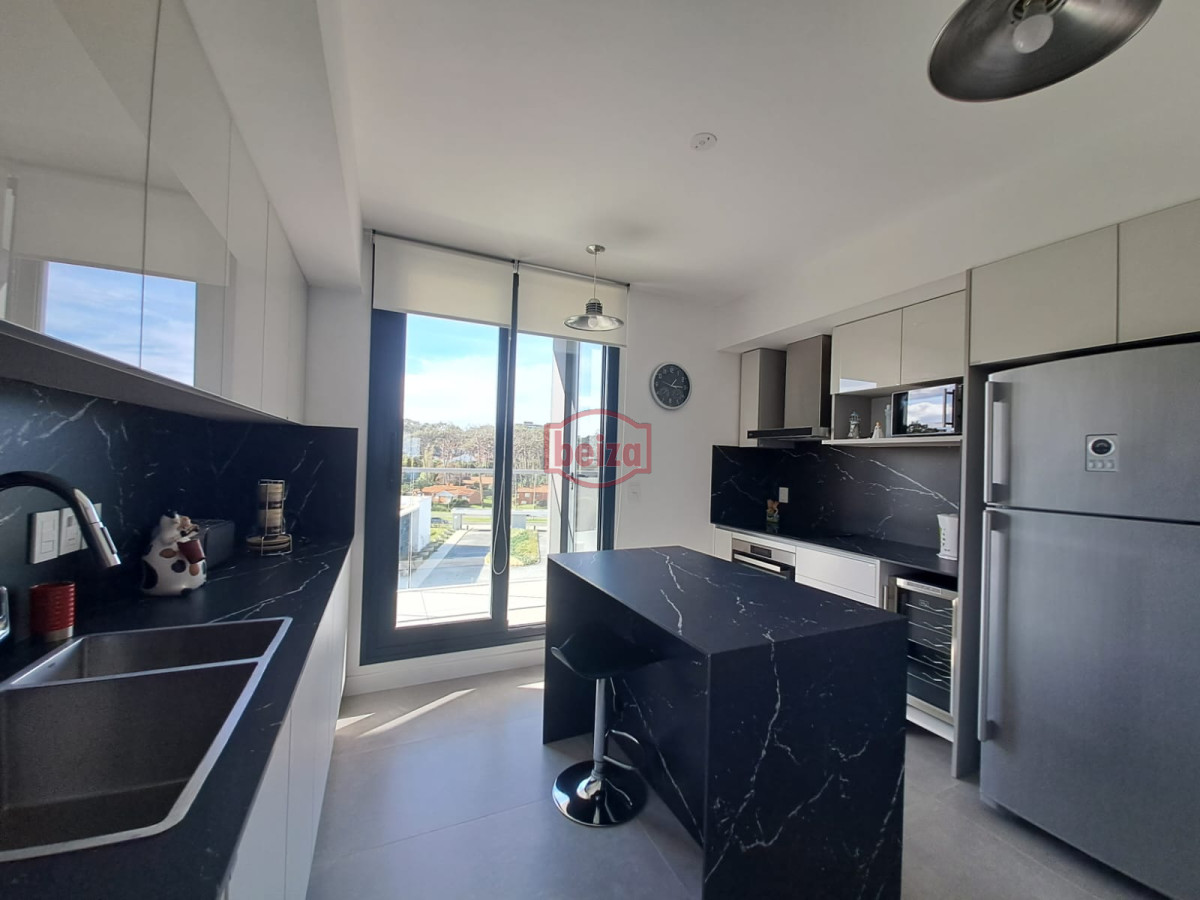 Apartamento ID.166724/Venta-de-Penthouse-3-DORMITORIOS-con-vista-al-mar - Gran oportunidad, departamento frente al mar con vista a la bahia en venta. Torre Venetian.