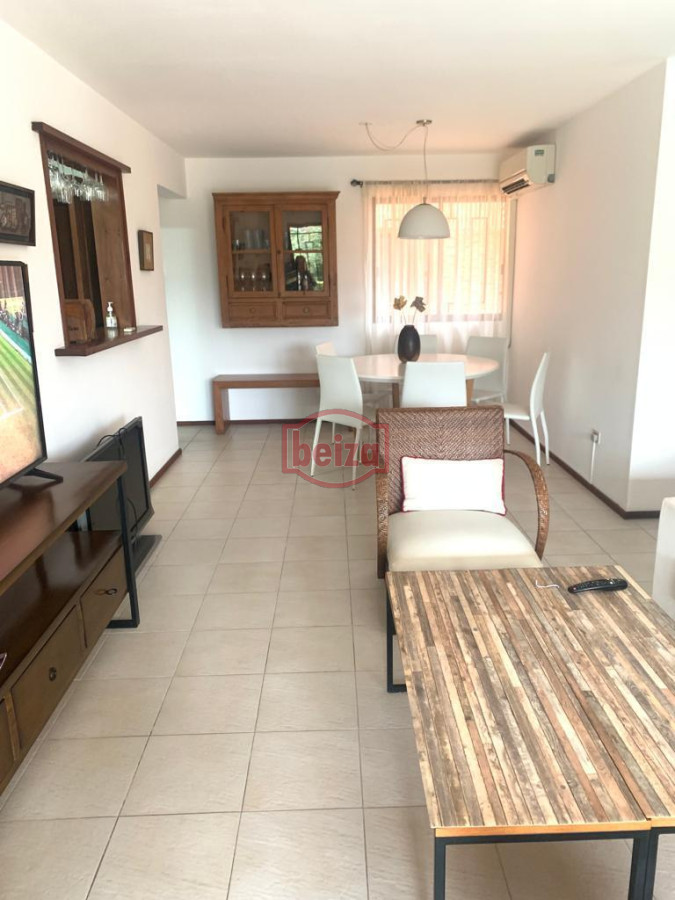 Apartamento ID.165870/VENDE-APARTAMENTO-DE-3-DORMITORIOS-EN-TORRE-DE-CATEGORÍA,-EDIFICIO-ROOSEVELT-CENTER,-PUNTA-DEL-ESTE. - Apartamento de 3 dormitorios, con parrillero y estufa, cerca del mar, Punta del Este 