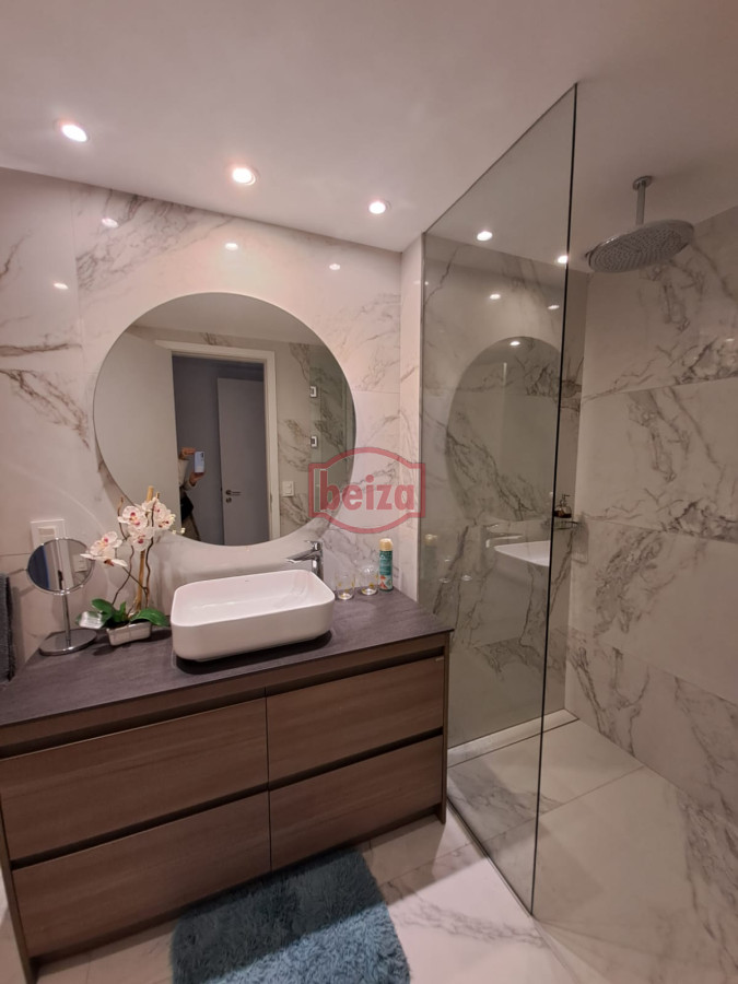 Apartamento ID.166724/Venta-de-Penthouse-3-DORMITORIOS-con-vista-al-mar - Gran oportunidad, departamento frente al mar con vista a la bahia en venta. Torre Venetian.