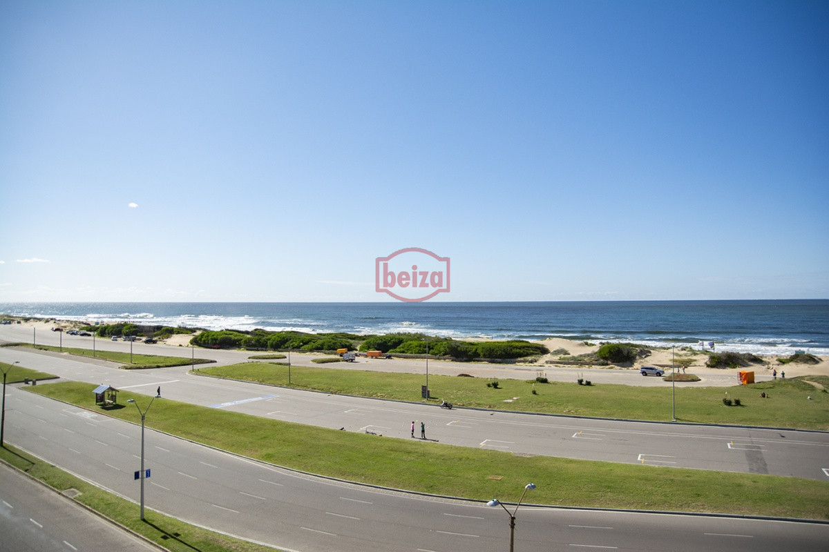 Apartamento ID.165574/Apartamentos-en-Alquiler--Beiza-Propiedades - Hermoso Departamento en venta con agradable vista.