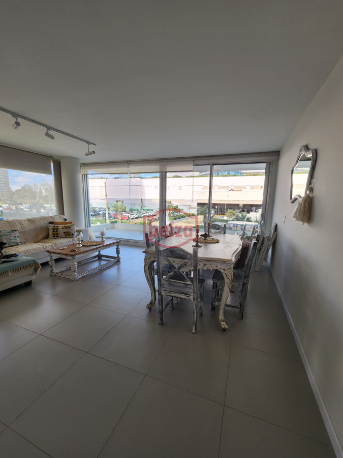 Apartamento ID.165836 - Departamento de 2 dormitorios en venta a metros de Playa Mansa.
