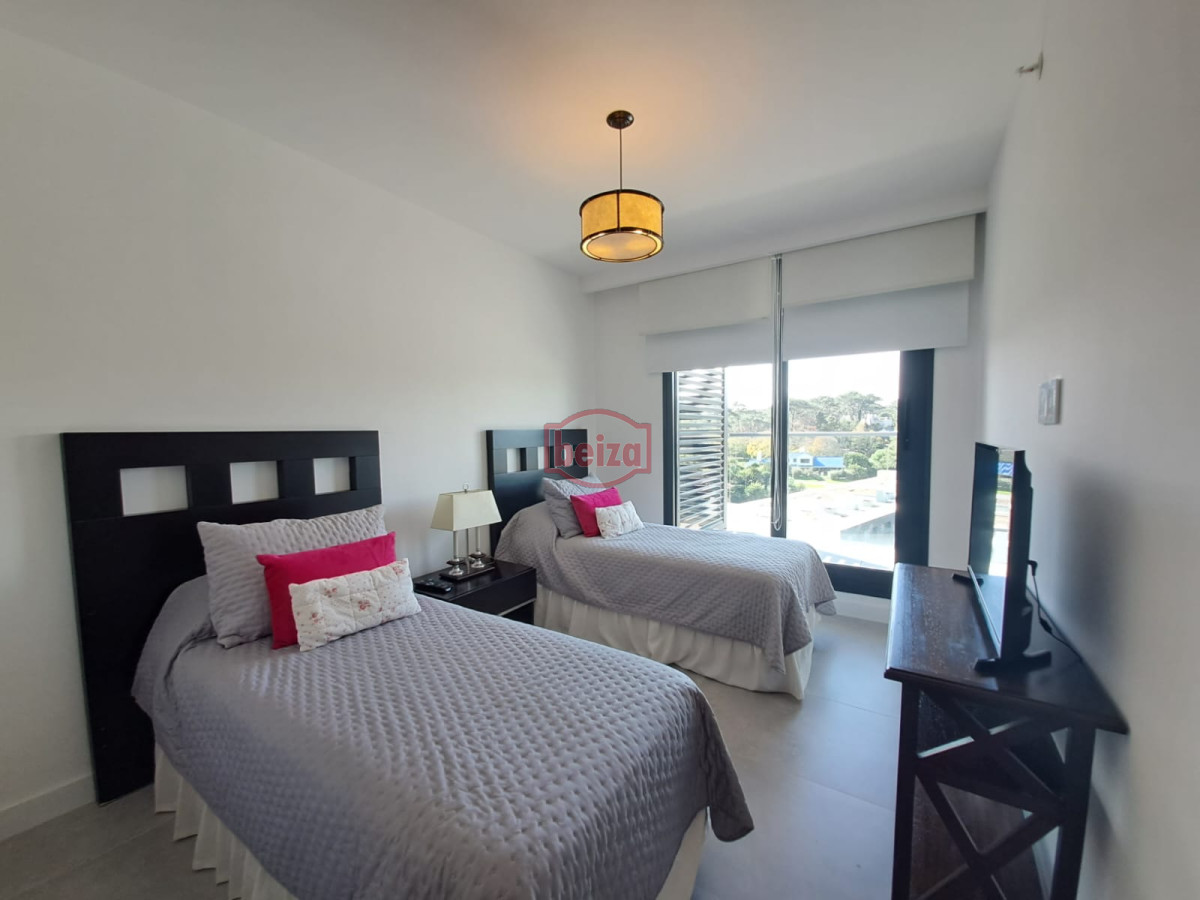 Apartamento ID.166724/Venta-de-Penthouse-3-DORMITORIOS-con-vista-al-mar - Gran oportunidad, departamento frente al mar con vista a la bahia en venta. Torre Venetian.