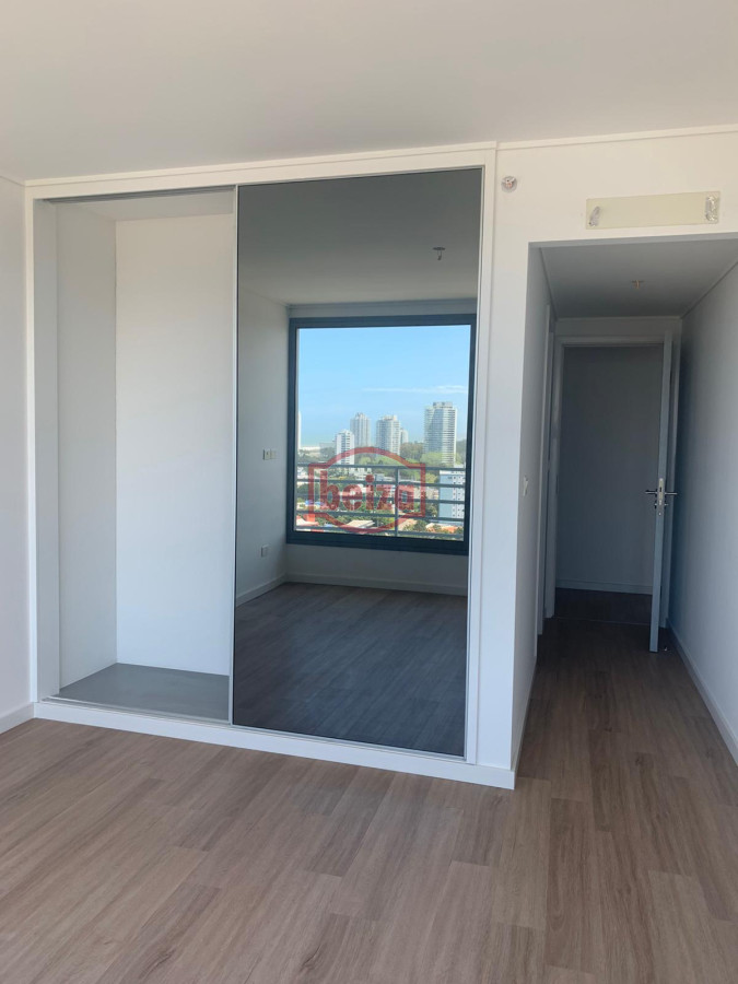 Apartamento ID.166401/En-venta,-departamento-en-primera-linea-de-playa-brava - Venta de departamento de 2 dormitorios.