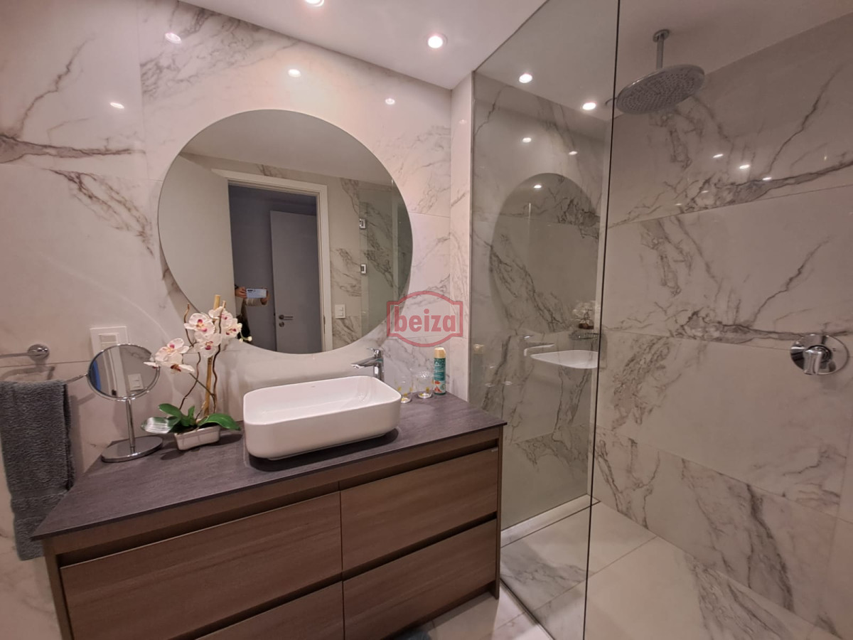 Apartamento ID.166724/Venta-de-Penthouse-3-DORMITORIOS-con-vista-al-mar - Gran oportunidad, departamento frente al mar con vista a la bahia en venta. Torre Venetian.
