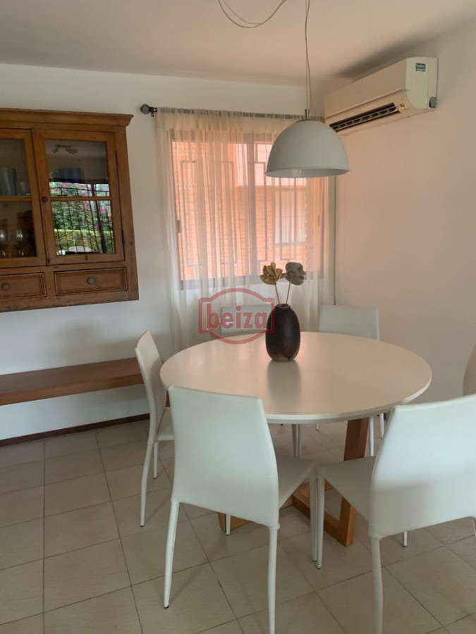 Apartamento ID.165870/VENDE-APARTAMENTO-DE-3-DORMITORIOS-EN-TORRE-DE-CATEGORÍA,-EDIFICIO-ROOSEVELT-CENTER,-PUNTA-DEL-ESTE. - Apartamento de 3 dormitorios, con parrillero y estufa, cerca del mar, Punta del Este 