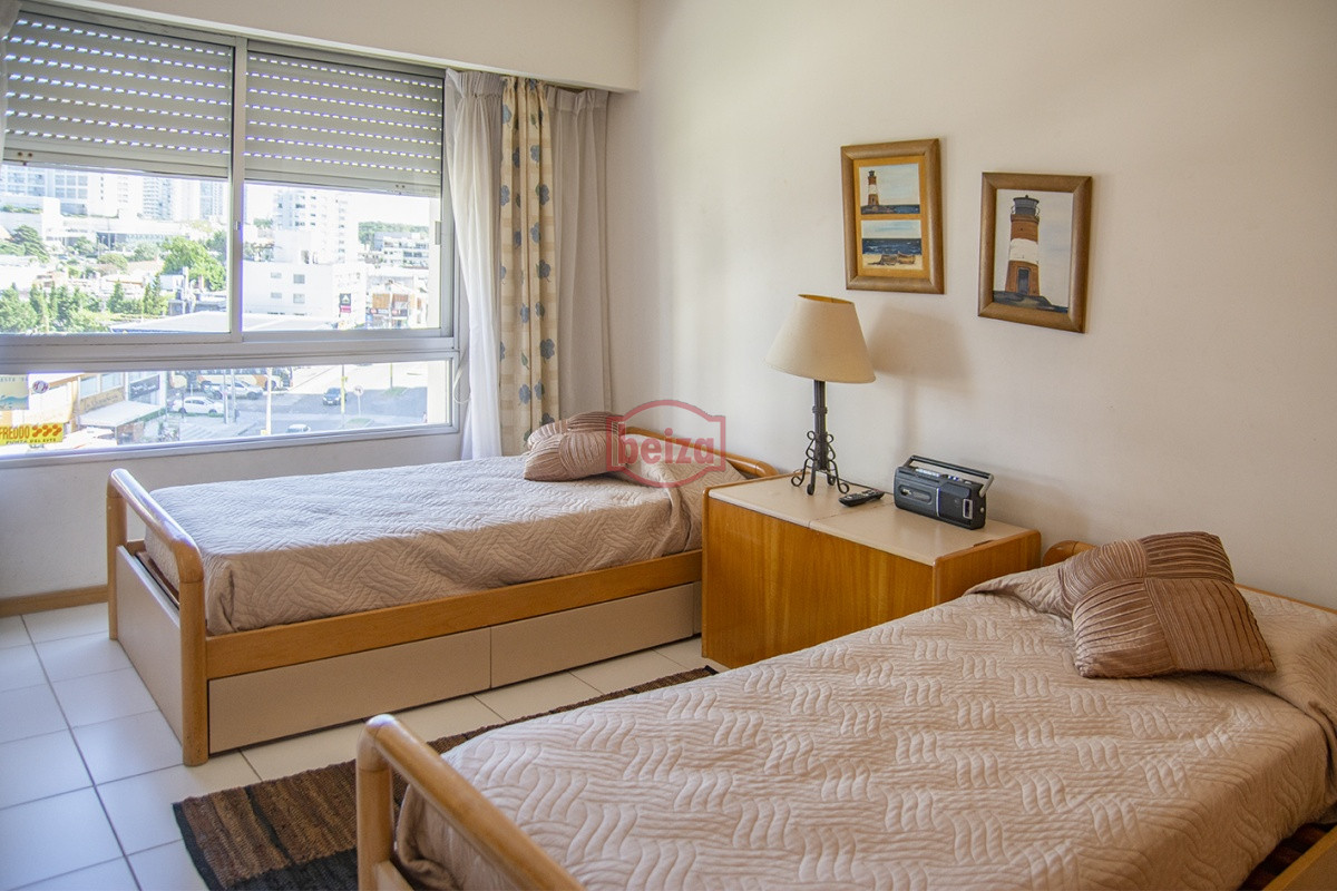 Apartamento ID.165574/Apartamentos-en-Alquiler--Beiza-Propiedades - Hermoso Departamento en venta con agradable vista.