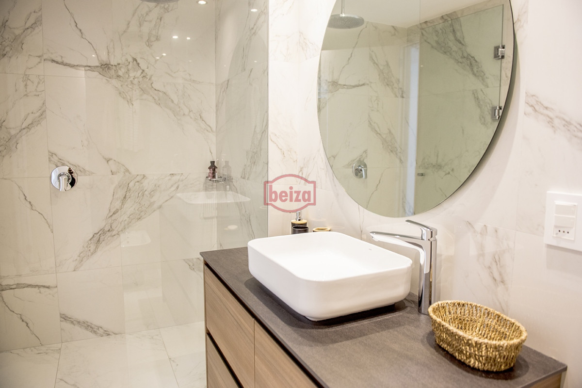 Apartamento ID.166725/Penthouse-en-VENTA,-3-dormitorios-en-suite- -Dependencia,-vista-180°. - VENETIAN, PRIMERA FILA PLAYA MANSA , PUNTA DEL ESTE, FRENTE AL MAR