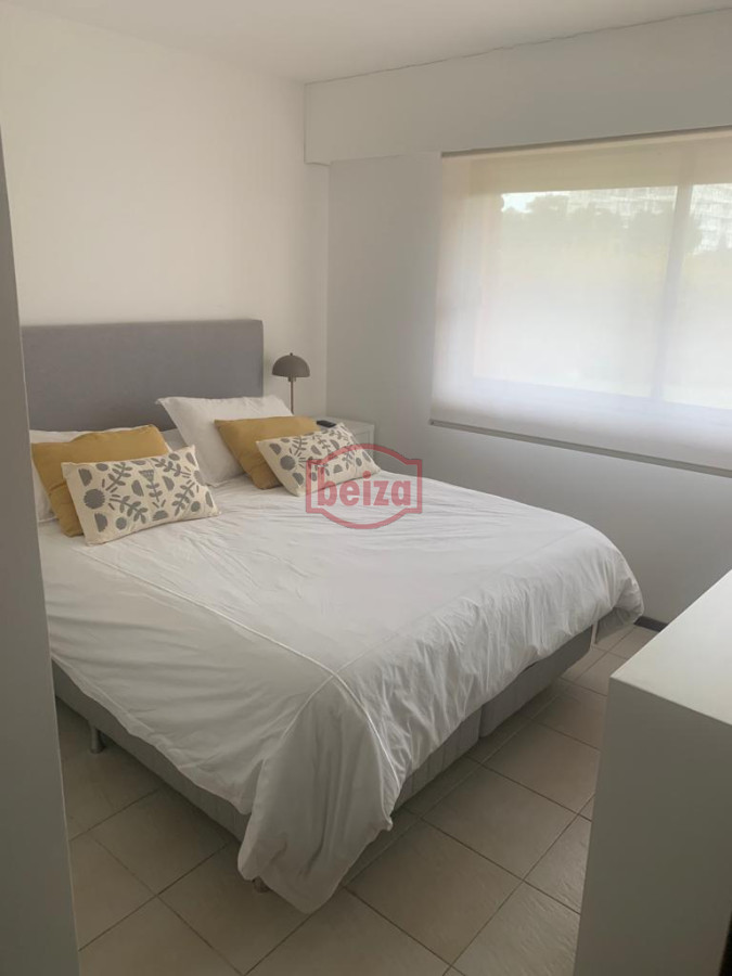 Apartamento ID.165870/VENDE-APARTAMENTO-DE-3-DORMITORIOS-EN-TORRE-DE-CATEGORÍA,-EDIFICIO-ROOSEVELT-CENTER,-PUNTA-DEL-ESTE. - Apartamento de 3 dormitorios, con parrillero y estufa, cerca del mar, Punta del Este 