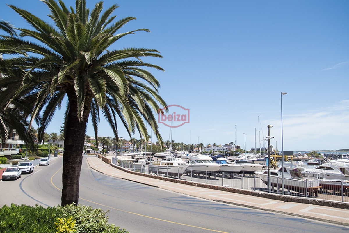 Apartamento ID.165272/Oportunidad-imperdible,-hermoso-departamento-de-2-dormitorios-en-Punta-del-Este- - Gran Oportunidad de venta, en la zona del Puerto de Punta del Este.