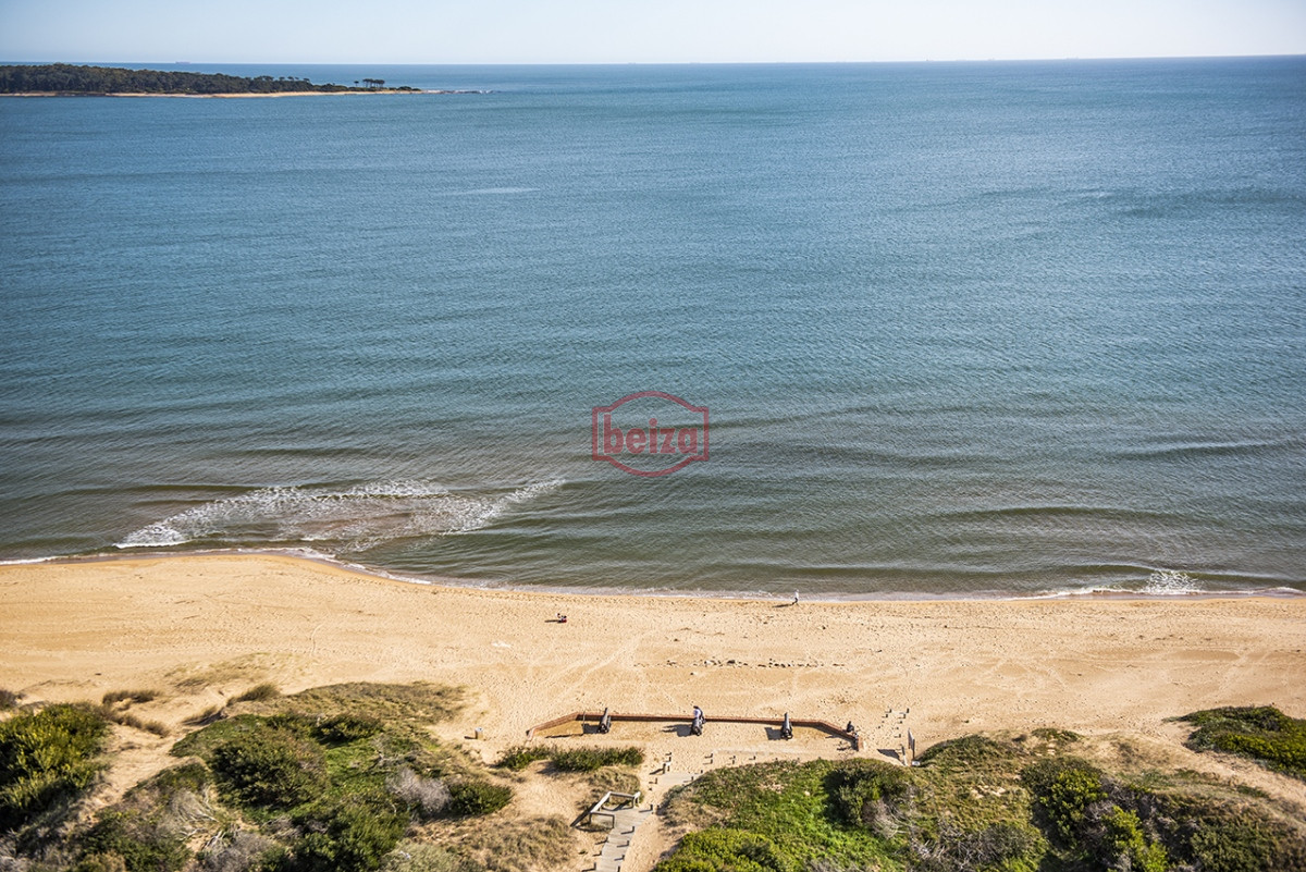 Apartamento ID.166725/Penthouse-en-VENTA,-3-dormitorios-en-suite- -Dependencia,-vista-180°. - VENETIAN, PRIMERA FILA PLAYA MANSA , PUNTA DEL ESTE, FRENTE AL MAR