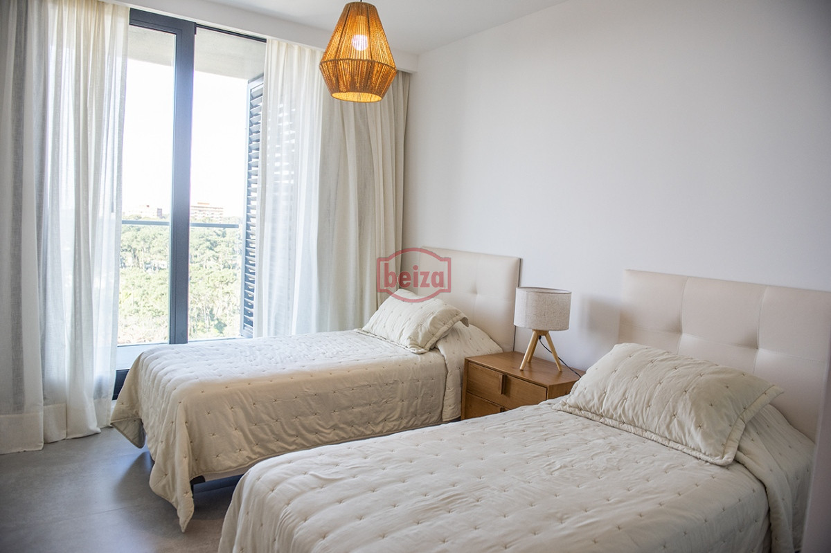 Apartamento ID.166725/Penthouse-en-VENTA,-3-dormitorios-en-suite- -Dependencia,-vista-180°. - VENETIAN, PRIMERA FILA PLAYA MANSA , PUNTA DEL ESTE, FRENTE AL MAR