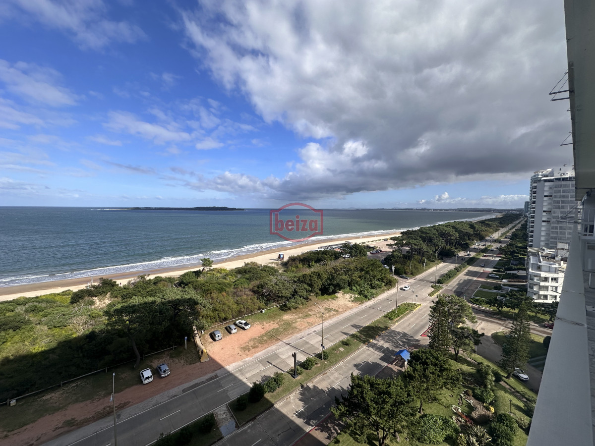 Apartamento ID.166823/Roosevelt-3-dormitorios-con-hermosa-vista. - Frente al Mar,  2 dormitorios RECICLADO, Punta del Este