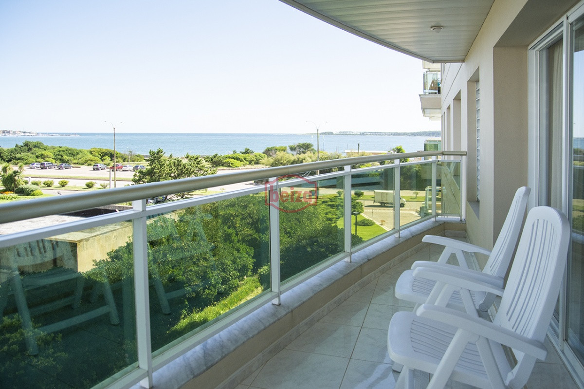 Apartamento ID.165451/apartamento-en-venta-y-alquiler-en-playa-mansa - Departamento de 3 dormitorios en Punta del Este