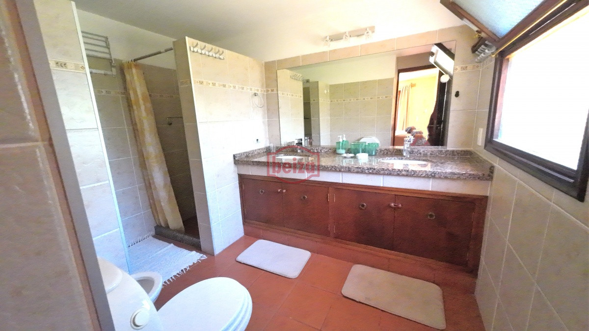 Casa ID.165206/59894443339 - Hermosa casa con construcción tradicional en zona privilegiada