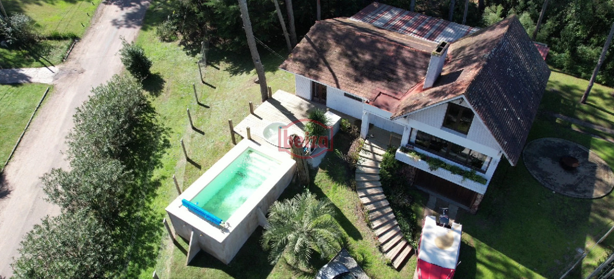 Casa ID.167190/En-venta-casa-de-3-dormitorios-en-Mansa,-Punta-del-Este-con-piscina- - Casa en Venta de 5 dormitorios en San Rafael , Punta del este 