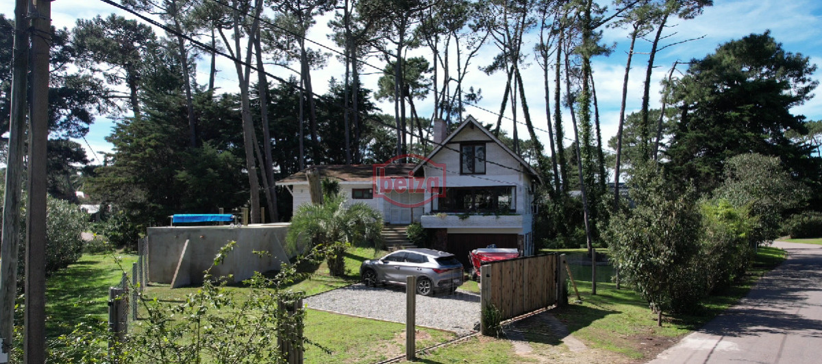 Casa ID.167190/En-venta-casa-de-3-dormitorios-en-Mansa,-Punta-del-Este-con-piscina- - Casa en Venta de 5 dormitorios en San Rafael , Punta del este 