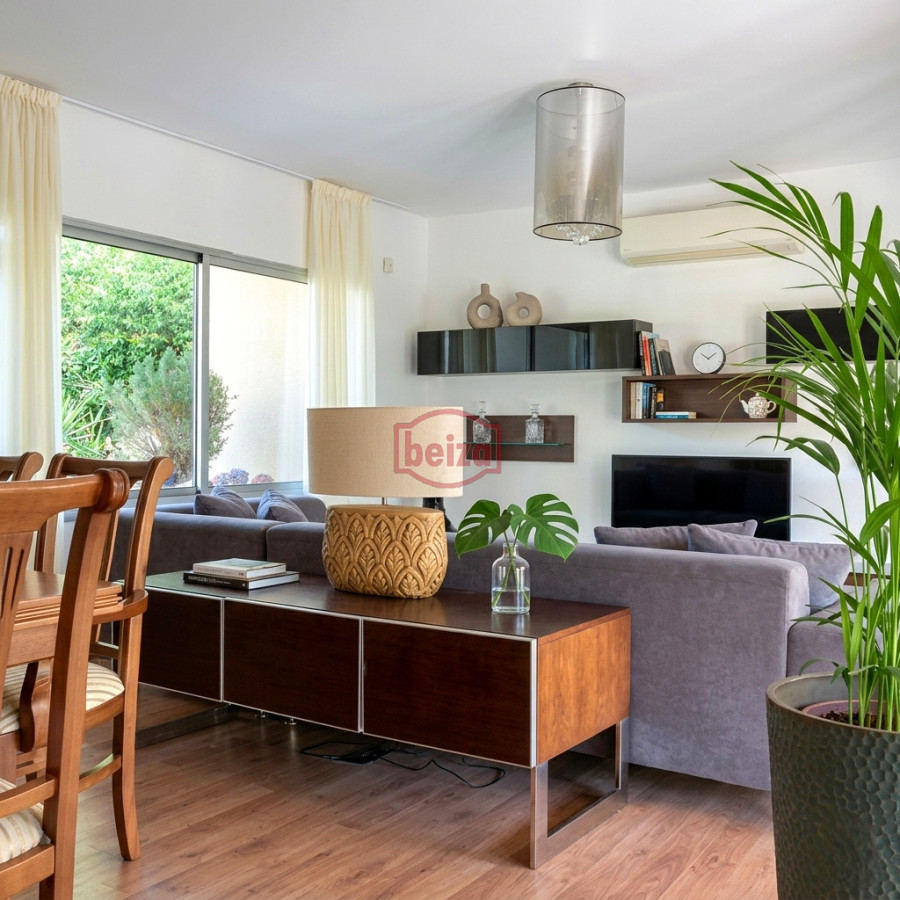 Casa ID.167192/Venta-casa-4-dormitorios-Barrio-Golf-Punta-del-Este - En venta casa de 3 dormitorios en Mansa, Punta del Este con piscina 