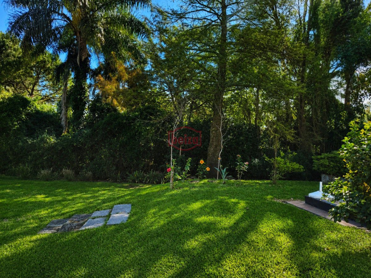 Casa ID.167183/Venta.-Playa-Mansa.-3-Dormitorios.-Excelente-calidad-constructiva. - En venta casa de 3 dormitorios