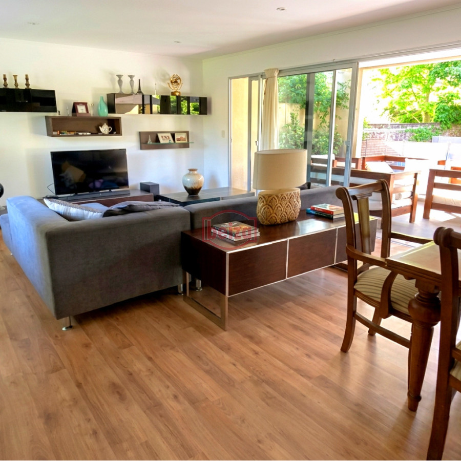 Casa ID.167192/Venta-casa-4-dormitorios-Barrio-Golf-Punta-del-Este - En venta casa de 3 dormitorios en Mansa, Punta del Este con piscina 