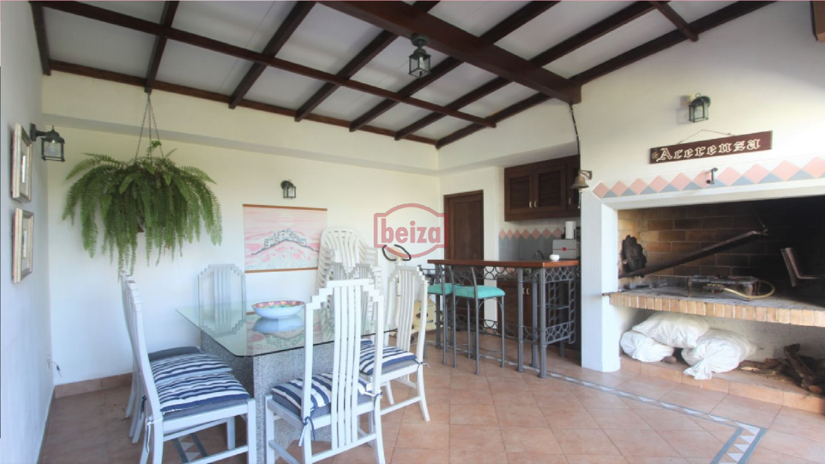 Casa ID.165692/Venta-casa-4-dormitorios-Barrio-Golf-Punta-del-Este - Casa en venta en playa Brava a solo 100 mts del mar. 4 dormitorios + dep.