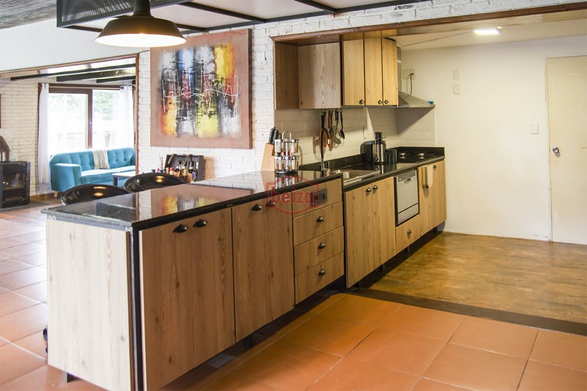 Casa ID.167190/En-venta-casa-de-3-dormitorios-en-Mansa,-Punta-del-Este-con-piscina- - Casa en Venta de 5 dormitorios en San Rafael , Punta del este 