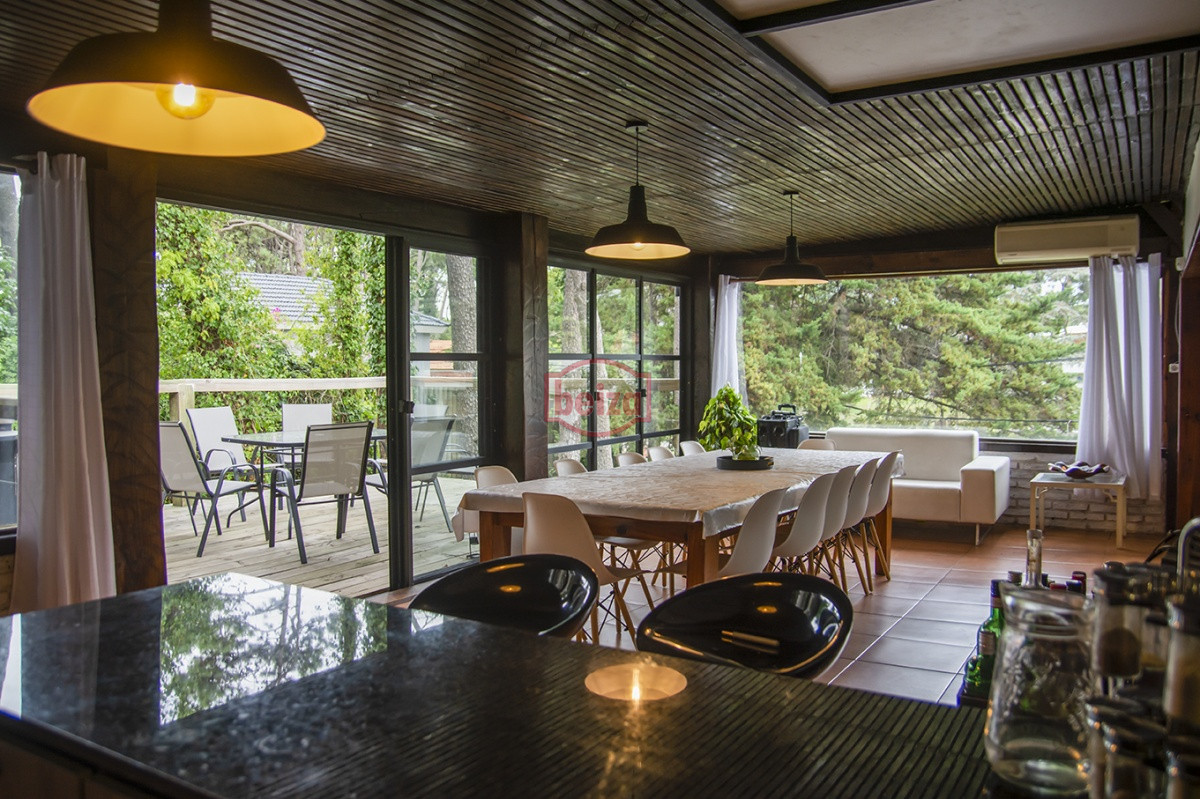 Casa ID.167190/En-venta-casa-de-3-dormitorios-en-Mansa,-Punta-del-Este-con-piscina- - Casa en Venta de 5 dormitorios en San Rafael , Punta del este 