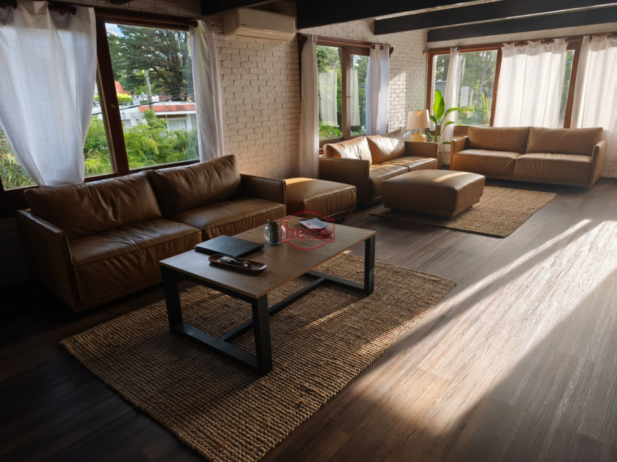 Casa ID.167190/En-venta-casa-de-3-dormitorios-en-Mansa,-Punta-del-Este-con-piscina- - Casa en Venta de 5 dormitorios en San Rafael , Punta del este 