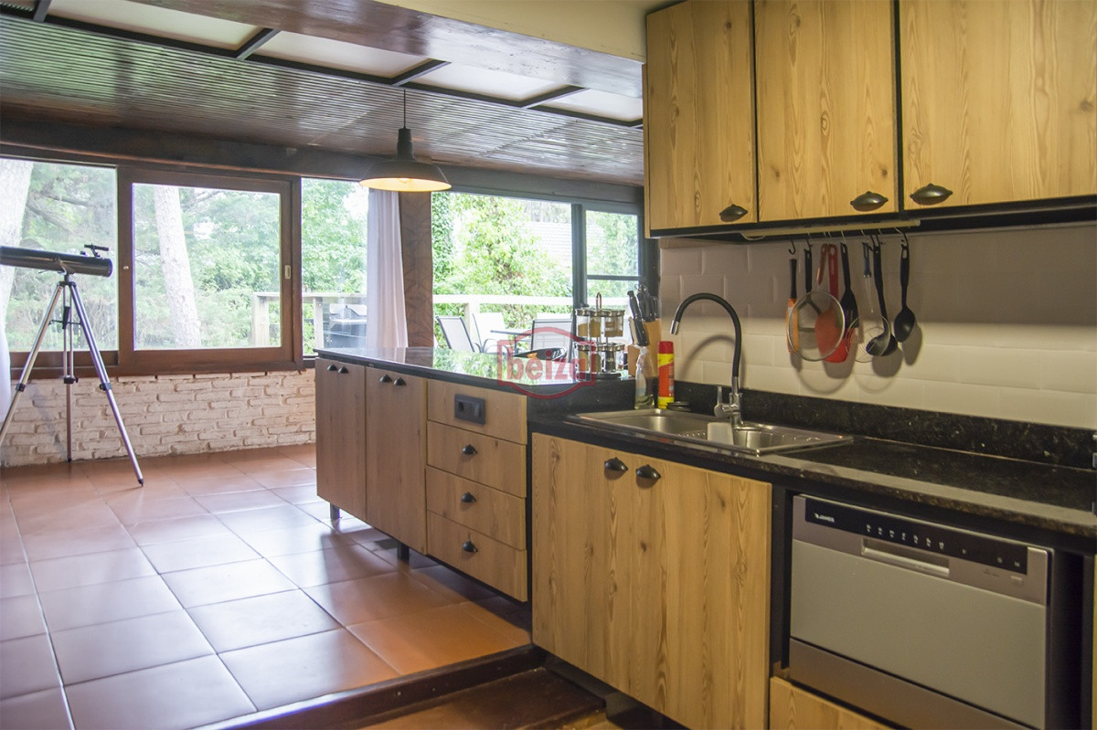 Casa ID.167190/En-venta-casa-de-3-dormitorios-en-Mansa,-Punta-del-Este-con-piscina- - Casa en Venta de 5 dormitorios en San Rafael , Punta del este 