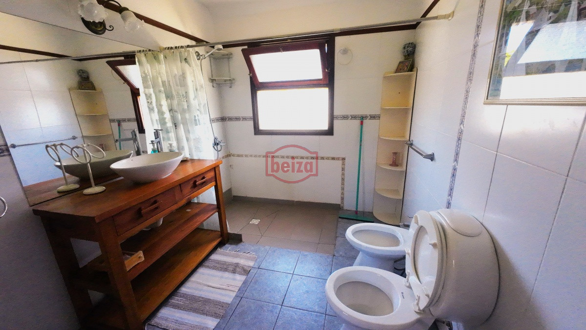 Casa ID.165206/59894443339 - Hermosa casa con construcción tradicional en zona privilegiada
