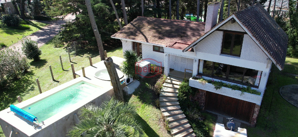 Casa ID.167190/En-venta-casa-de-3-dormitorios-en-Mansa,-Punta-del-Este-con-piscina- - Casa en Venta de 5 dormitorios en San Rafael , Punta del este 