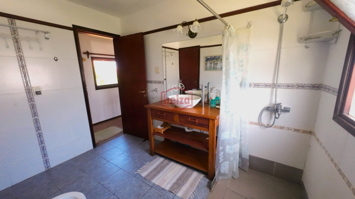 Casa ID.165206/59894443339 - Hermosa casa con construcción tradicional en zona privilegiada