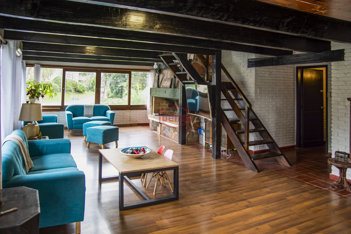 Casa ID.167190/En-venta-casa-de-3-dormitorios-en-Mansa,-Punta-del-Este-con-piscina- - Casa en Venta de 5 dormitorios en San Rafael , Punta del este 