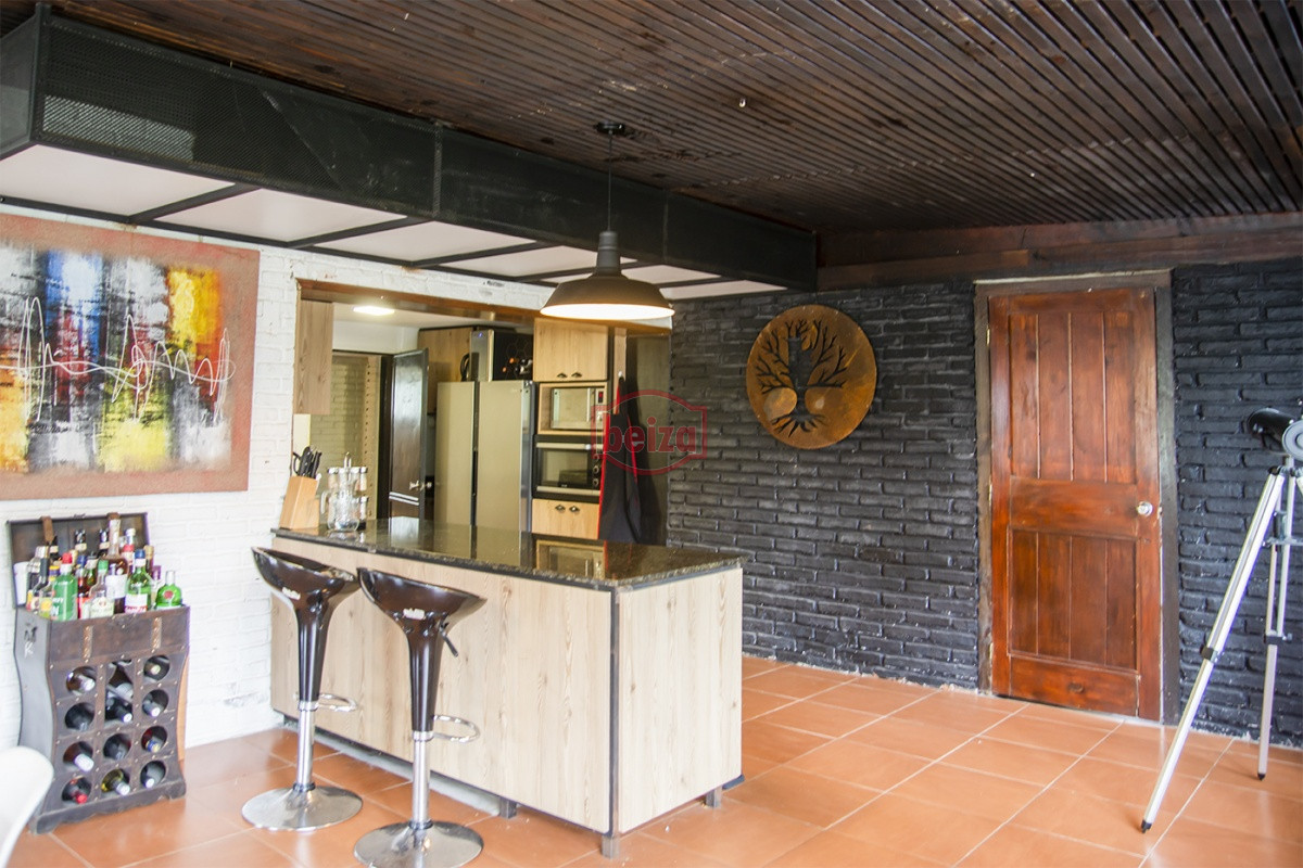 Casa ID.167190/En-venta-casa-de-3-dormitorios-en-Mansa,-Punta-del-Este-con-piscina- - Casa en Venta de 5 dormitorios en San Rafael , Punta del este 